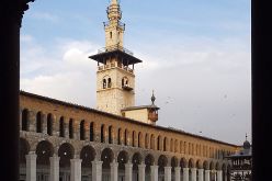 فرنسي يعلن إسلامه في ثاني ليالي رمضان بالمسجد الأموي بسوريا