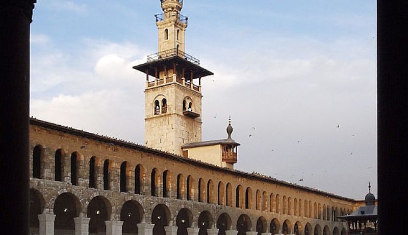 فرنسي يعلن إسلامه في ثاني ليالي رمضان بالمسجد الأموي بسوريا