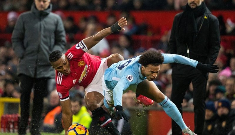 غوارديولا يُطيح بمورينيو في داربي “مانشستر”