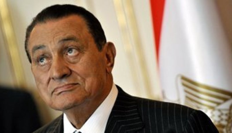 الجيش المصري يضع حسني مبارك تحت الإقامة الجبريـة
