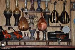 عسكري متقاعد وابنه و«زرناجي» يهرّبون الكيف من مغنية داخل آلات عزف موسيقية