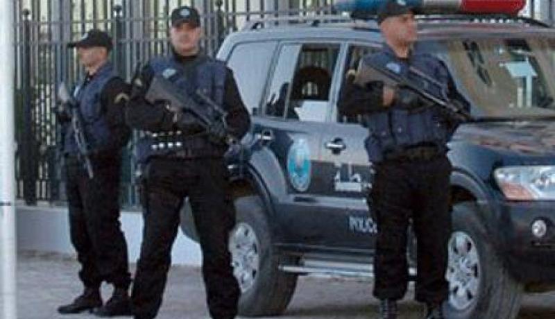 الأمن التونسي يضبط سيارة محمّلة بالمتفجرات والاسلحة في جنوب البلاد
