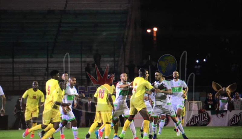 بالفيديو.. الخضر يتفوقون على المنتخب الغيني في الشوط الأول واشتباكات بين اللاعبين