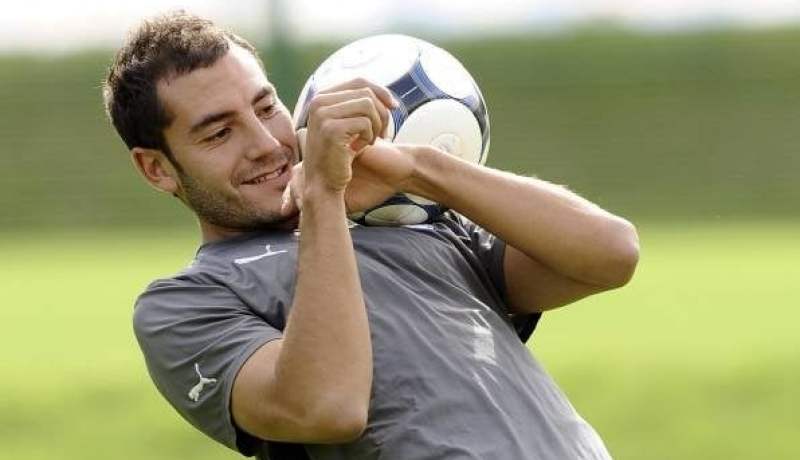 تسريح الجزائري مراد مغني ليس واردا من طرف إدارة النادي