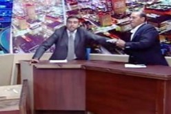 نائب أردني يشهر السلاح في وجه خصمه على الهواء