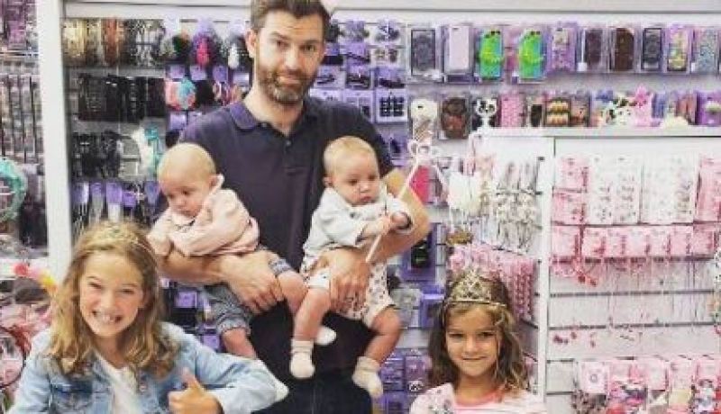 بالصور .. تعرف على قصة أب لـ 4 فتيات يحظى بإعجاب الآلاف