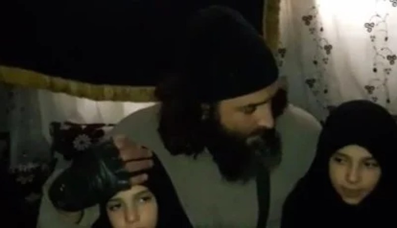 بالفيديو .. حقيقة فيديو الأب الذي جهز ابنته لتفجير نفسها في دمشق