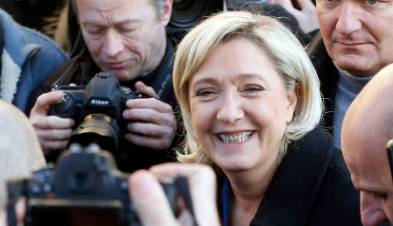 بالصور .. ماري لوبان تزور برج ترامب في نيويورك