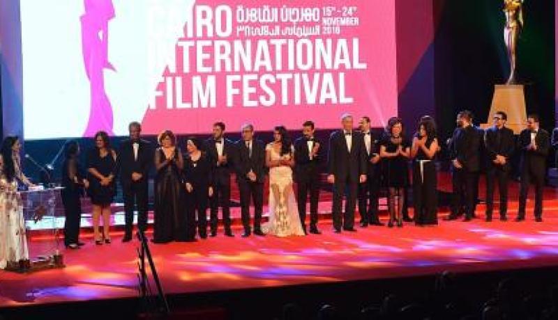 حفل افتتاح مهرجان القاهرة السينمائي الدولي يتوشح بالسواد