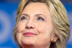 بالصور .. تغريدة هيلاري كلينتون مخاطبة فريق حملتها الانتخابية