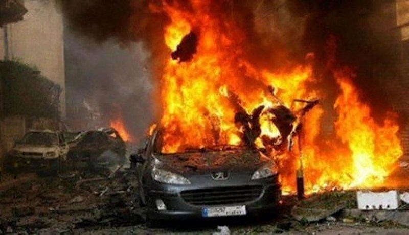 بالصور .. انفجار سيارة مفخخة بوسط طرابلس قرب السفارة الإيطالية