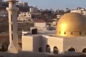 بالفيديو.. مساجد في مدينة نابلس تبث أغاني أم كلثوم