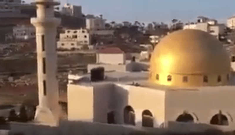 بالفيديو.. مساجد في مدينة نابلس تبث أغاني أم كلثوم