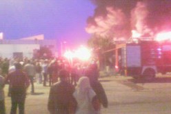 حريق هائل بمخازن مصنع للأنابيب بمنطقة الجوارشة ببنغازي الليبية