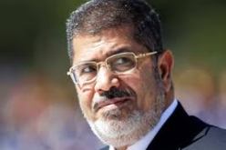مرسي يؤكّد للمحكمة انها ينبغي أن تحاكم قادة الانقلاب