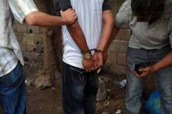 توقيف 3 أشخاص متورطين في جرائم حمل أسلحة محظورة بباب الوادي و استرجاع 23 سلاحا