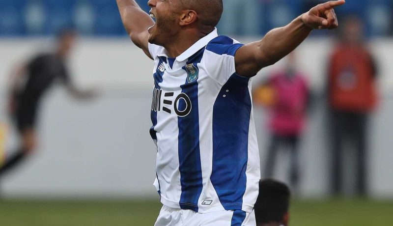 براهيمي في “نابولي” لتدعيم غولام وأوناس!