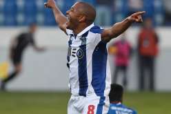 براهيمي يُتوج بجائزة “التنين الذهبي”