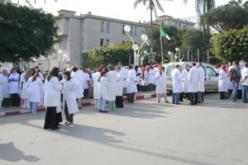 أطباء بتلمسان يحتجون على غياب قسم مهيئ يسمح بالقيام بالعمليات الجراحية بالمؤسسة الاستشفائية “الأم والطفل”