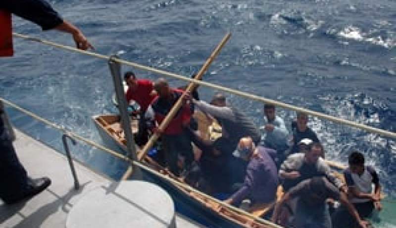 خفر الشواطئ بوهران ينقذون 23 حراق من الغرق