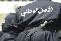 عاملة في‮ ‬بيتزيريا ترتدي‮ ‬سترة شرطة وتفتش حافلات النقل وسط مدينة تيارت