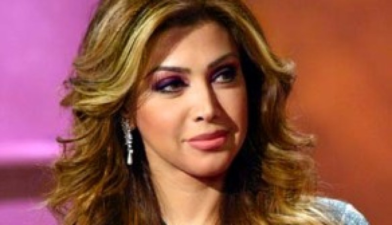 نوال الزغبي تتحدى الجميع وتغني مع مامي