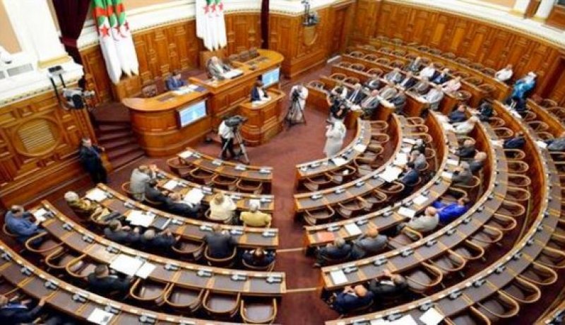 تأجيل جلسة تنصيب السيناتورات الجدد إلى إشعار غير مسمى