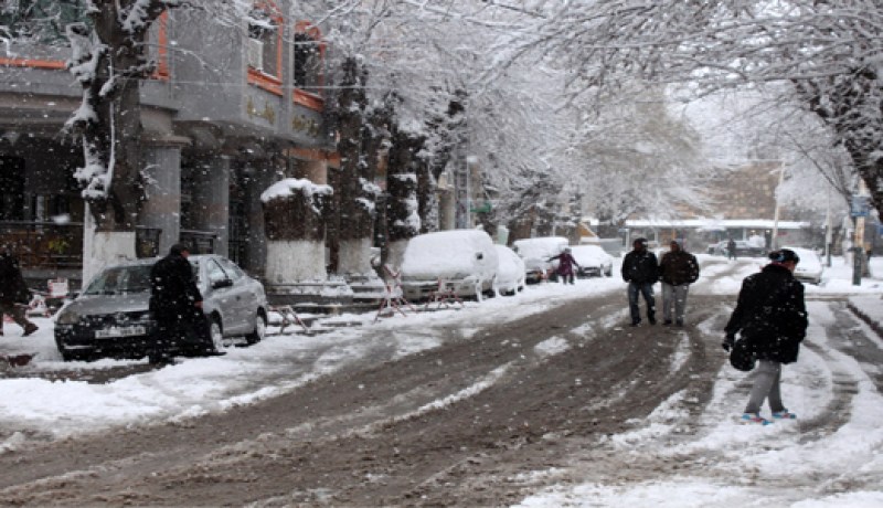 أمطار وثلوج فصلية تُدخل ولايات في عزلة خلال 48 ساعة الأخيرة