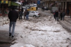 الثـلوج والأمـطار تغـلـق عـددا من الطـرق الـولائية