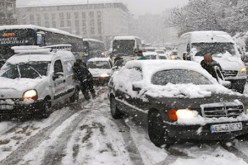 16 جريحا في انحراف حافلة جراء تساقط الثلوج بالبيض