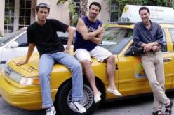 الشاب نصرو يجهض قرار العودة إلى الجزائر نهائيا ويقتحم الغناء بالإنجليزية في جديده