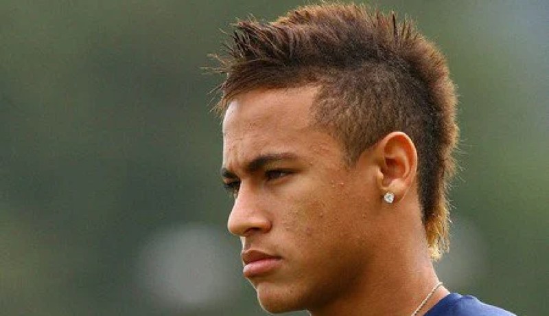 نيمار يسجل هدفه الرقم 100 مع سانتوس