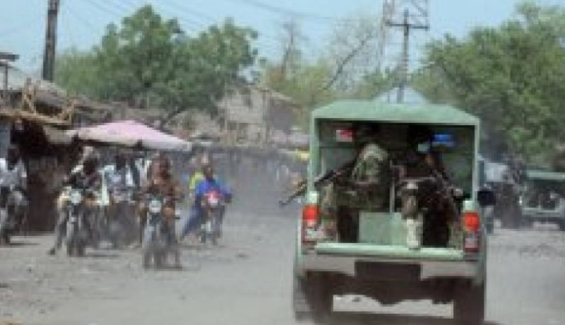 حشد من الجماهير الغاضبة يهاجم متهمين بالمثلية في نيجيريا