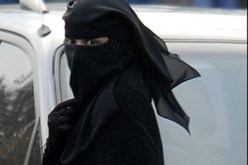 ممثلو الديانة الإسلامية في فرنسا يسجلون حظر ارتداء النقاب