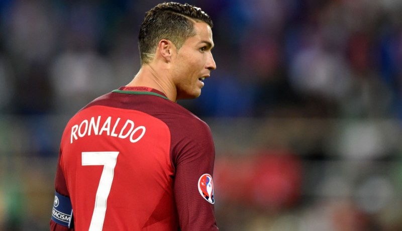 رونالدو يبني مستشفى للأطفال في تشيلي