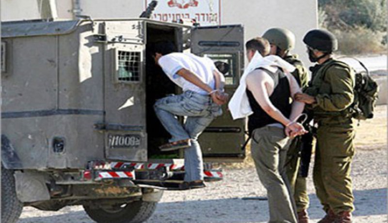 الجيش الاسرائيلي يعتقل عدد من الفلسطينيين في الضفة الغربية