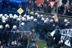 بالفيديو.. اشتباكات بين شرطة ألمانيا ومحتجين بكولونيا