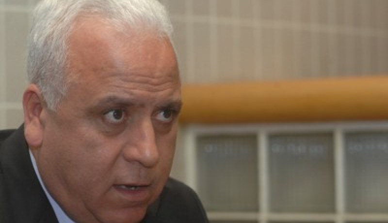 منح السكنات.. في صالونات الحلاقة!