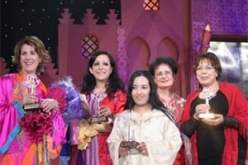 تحفظت عن الخوض في قضية الشاب خالد  في المغرب ،نزهة الشعباوي ، لـ  ” النهار “:اباحية الكليبات والتسويق التجاري يتم على حساب كرامة المرأة، وأتمنى الغناء مع جزائري