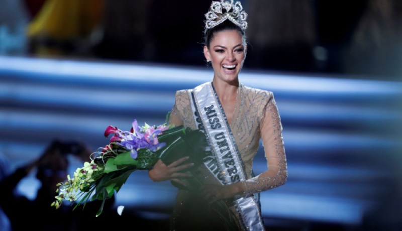 فتاة إفريقية تفوز بلقب ملكة جمال الكون