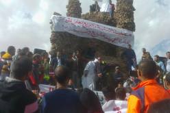 بالصور..عشرات المواطنين في ورقلة يحتجون ضد قانون المالية 2017