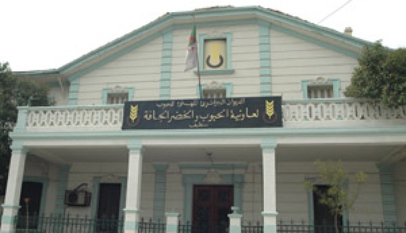مدير ديوان الحبوب يفصل 50 عاملا متابعون قضائيا وظفهم مؤخرا