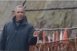 بالفيديو  أوباما يأكل بقايا سمكة ويرفض شرب بوله في برنامج تلفزيوني