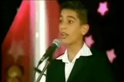 بالفيديو..محمد عساف يعود بجمهوره إلى أيام الطفولة