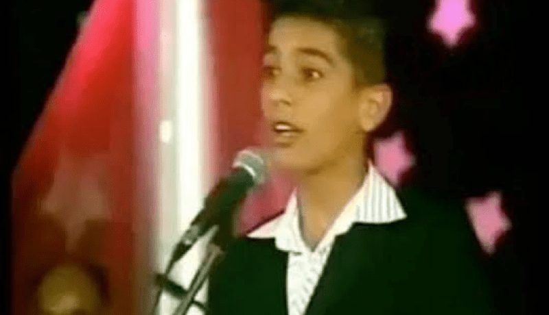 بالفيديو..محمد عساف يعود بجمهوره إلى أيام الطفولة