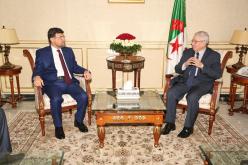 بن صالح يستقبل سفير فلسطين بعد إنتهاء مهمته بالجزائر