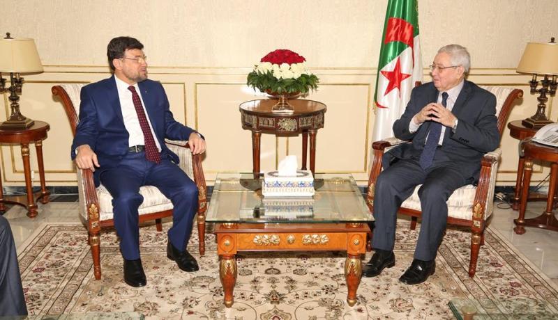 بن صالح يستقبل سفير فلسطين بعد إنتهاء مهمته بالجزائر