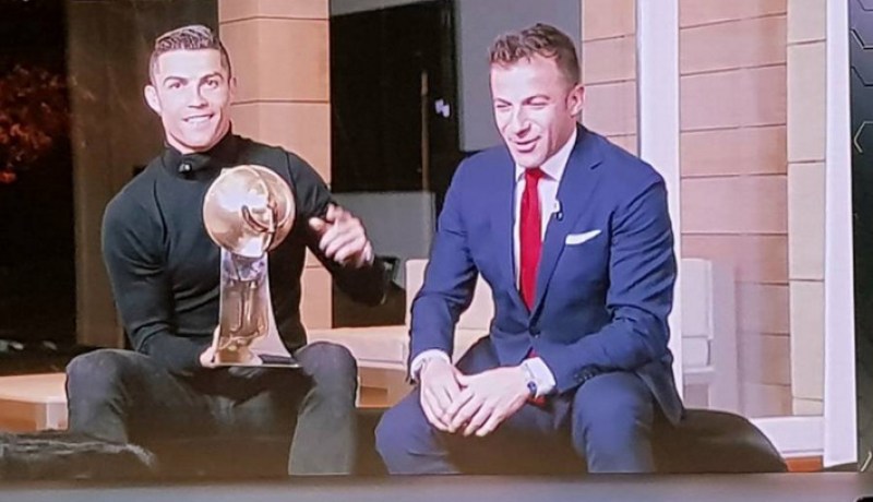 رونالدو يتفوق على ميسي ويُحقق هذه الجائزة الجديدة