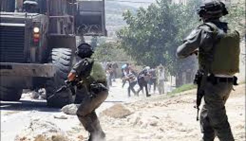 اصابة 3 فلسطينيين إثر اقتحام قوات الاحتلال مخيم قلنديا شمال القدس المحتلة
