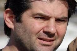 مخرج فلسطيني يعلن عن وفاة 4 أفراد من عائلته إثر تحطم الطائرة المصرية